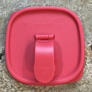 Red Tupperware REPLACEMENT Flip Top Lid 5773 FOR Square Beverage Pitcher 5772A
